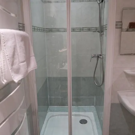 Le Dahu מלון 2*
